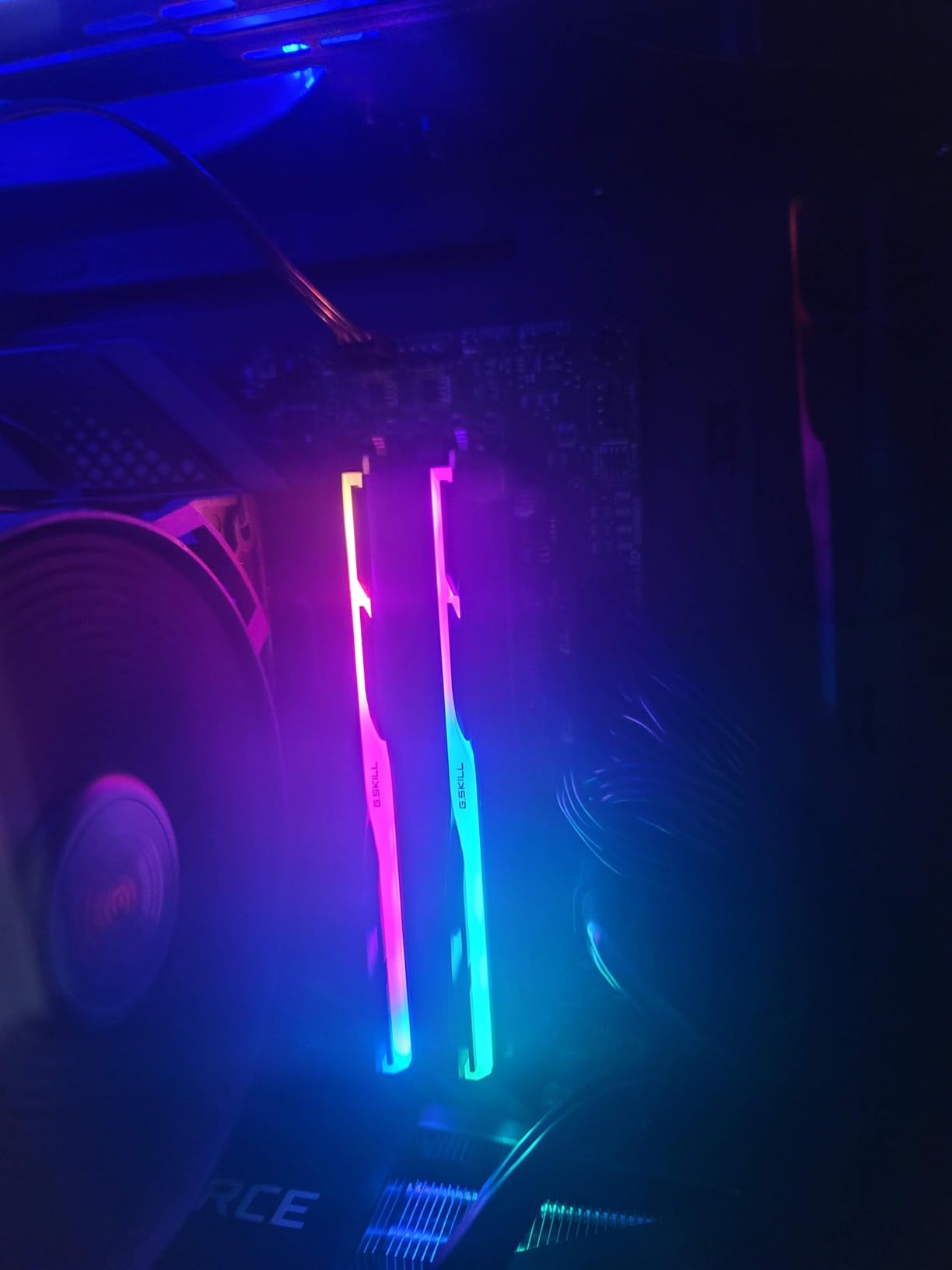 Trident Z5 RGB Series DDR5 RAM (Intel XMP 3.0) 32GB (2x16GB) 6400MT/s CL32-39-39-102 1.40V Desktop Computer Memory U-DIMM - Matte Black customer photo 2