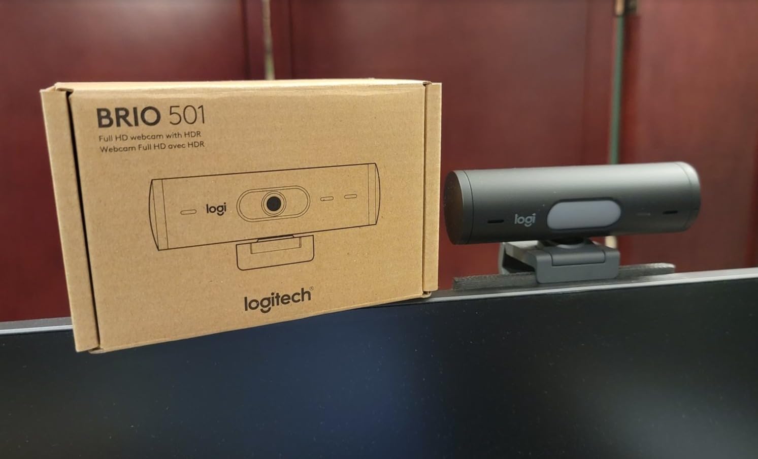 Logitech Brio 501 Full HD Webcam Auto Light Correction Show Mode - Black | Show Mode, Noise Reduction Mics, Privacy Cover, works with Teams, Meet, Zoom, Nintendo Switch 2 GameChat customer photo 1