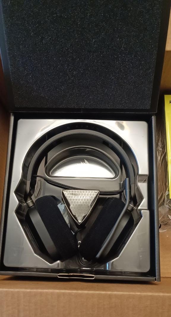 Corsair HS80 RGB USB Premium Gaming Headset with Dolby Audio 7.1 Surround Sound (Broadcast-Grade Omni-Directional Microphone, Memory Foam Earpads, High-Fidelity Sound, Durable Construction) Carbon customer photo 1