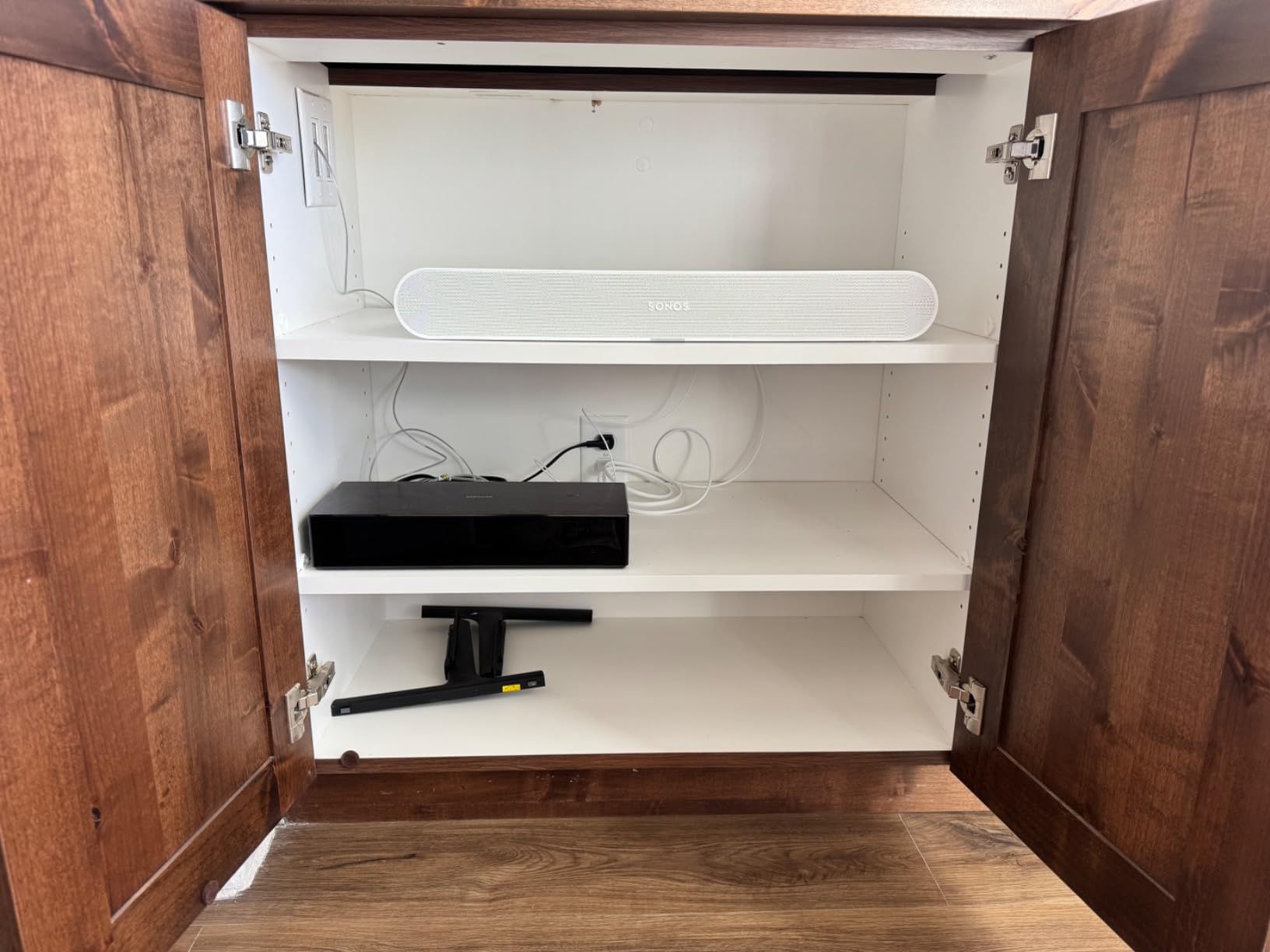Sonos Ray - Compact Soundbar for TV and Music - White | Speech Enhancement for Clear Dialogue | Works with Sonos Sub Mini & Surrounds | AirPlay 2 & Ethernet | WiFi customer photo 2