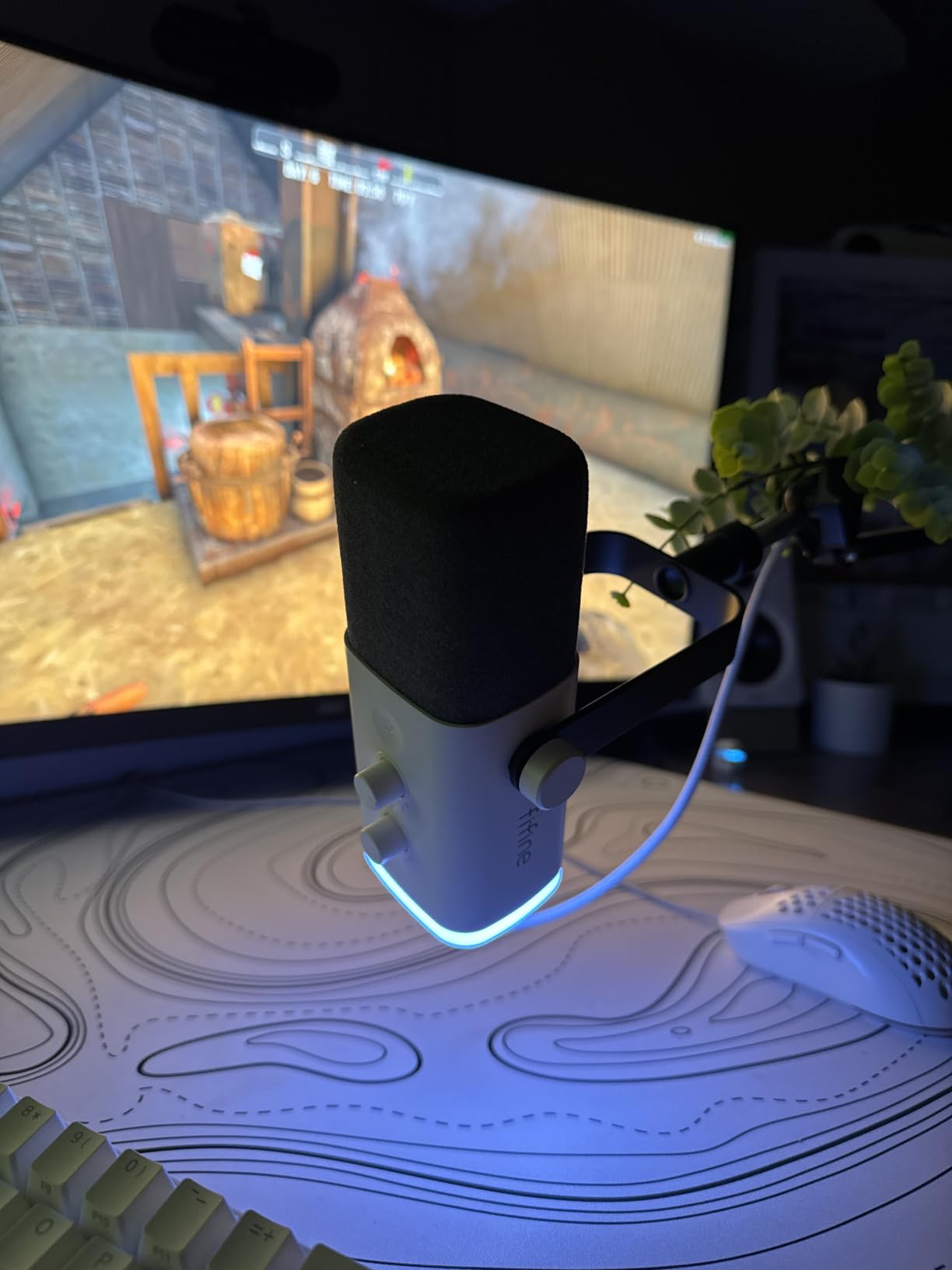 FIFINE AmpliGame AM8 USB/XLR Dynamic Microphone for Gaming Streaming, Podcast Mic with RGB Light, Mute Button, Headphones Jack, Desktop Stand customer photo 2