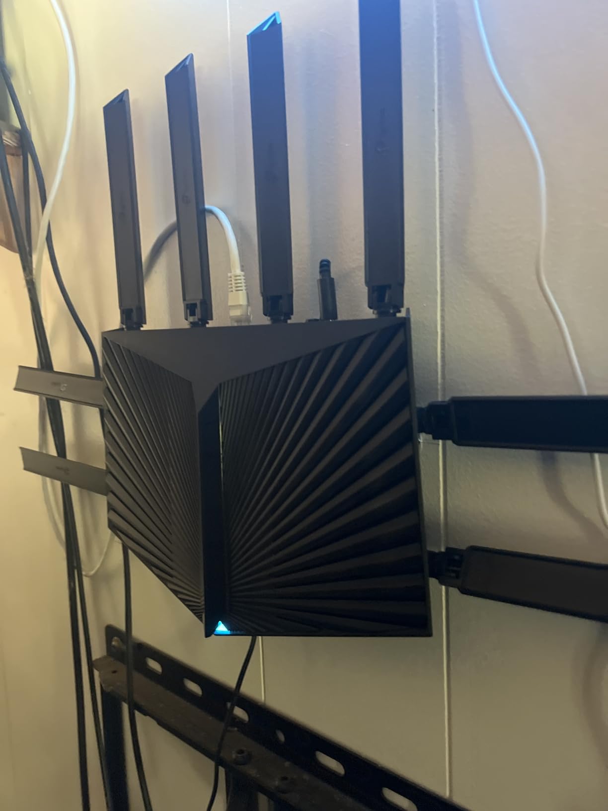 TP-Link AX6000 Wi-Fi 6 Dual Band Router (Archer AX80) | 2.5 Gbps WAN/LAN Port, 8K Streaming, Wireless Internet Router, OneMesh and AP Mode, Long Range Coverage, WPA3, Beamforming customer photo 2