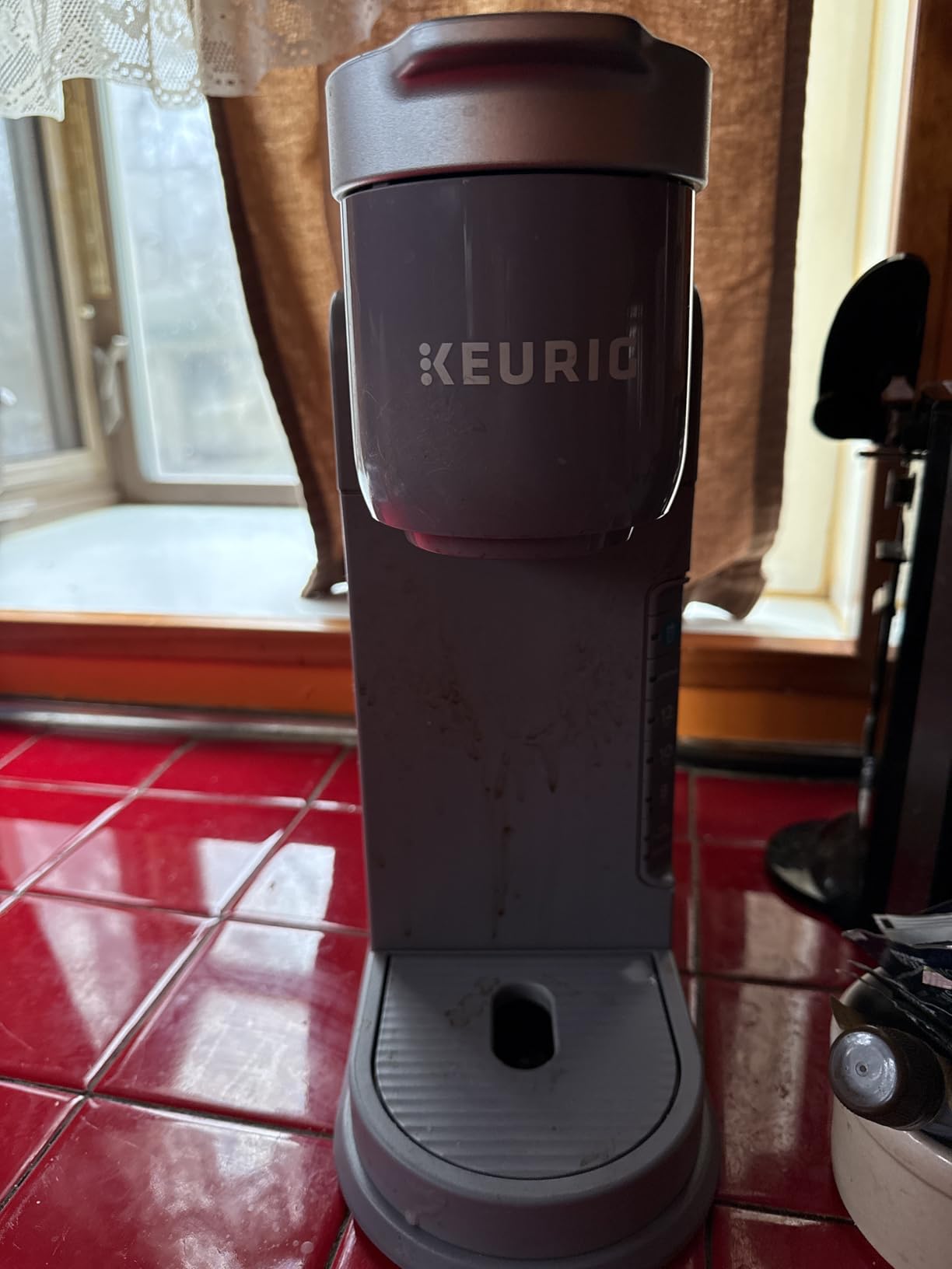 Keurig K-Iced Coffee Maker, Single Serve K-Cup Pod Iced Coffee Maker, With Hot and Cold Coffee Capabilities, Brews Any K-Cup Pod, White customer photo 1