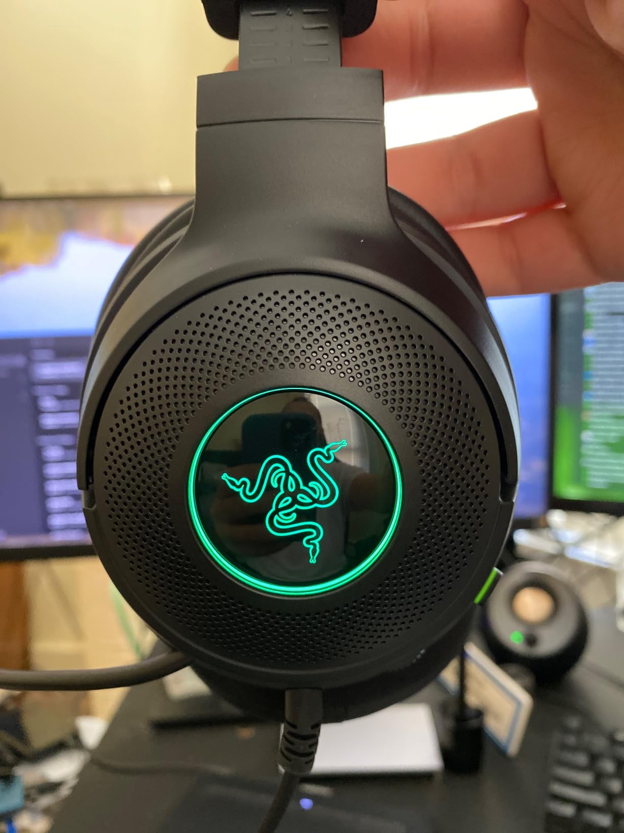 Razer Kraken V3 X Wired USB Gaming Headset, Lightweight, Black | TriForce 40mm Drivers, HyperClear Cardioid Mic, 7.1 Surround Sound, Chroma RGB Lighting customer photo 1