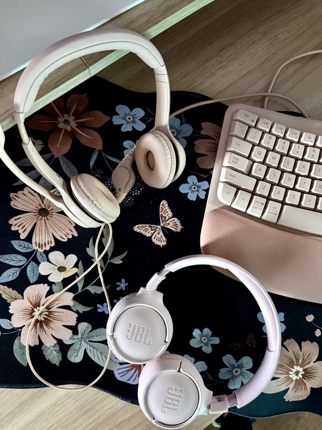 Logitech Wave Keys Ergonomic Wireless Keyboard with Palm Rest - Rose | For natural typing posture, connects up to 3 devices via Easy-Switch, Bluetooth, Logi Bolt Receiver, Multi-OS, Windows / Mac customer photo 2