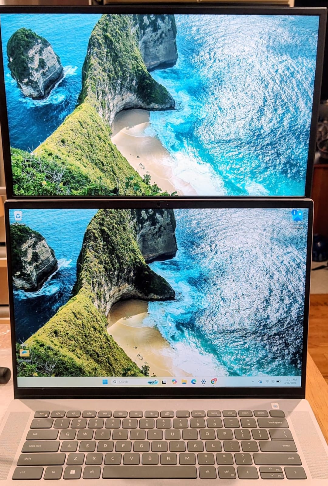 VILVA Portable-Monitor-for-Lapto - 15.6'' 1080P FHD IPS Display USB-C HDMI Portable Monitor for Laptop with Cover and Speakers External Monitor for Laptop/PC/Mac/Phone/Xbox Switch/PS4/ customer photo 1