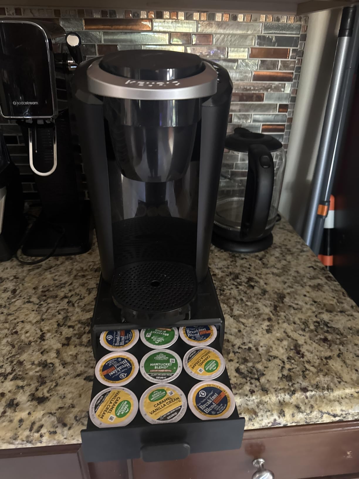 Keurig K-Compact Single-Serve K-Cup Pod Coffee Maker, with 3 Brew Sizes, Smart Start Feature, 36oz Removable Reservoir, Black customer photo 1