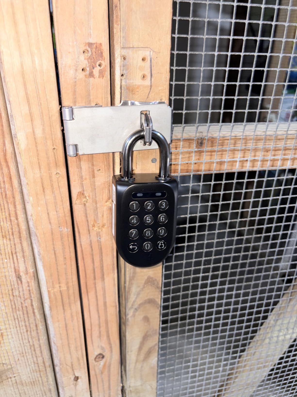 igloohome New Smart Padlock 2 (SP2), The Toughest Smart Padlock - Share Access from Anywhere with the Mobile app (iOS/Android) - No WiFi Needed, Waterproof & Rechargeable customer photo 2