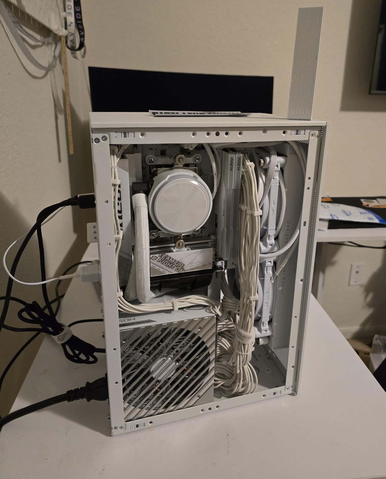 ASUS ROG Loki SFX-L 850W Platinum White Edition (Fully Modular Power Supply, 80+ Platinum, 120mm PWM ARGB Fan, Aura Sync, ATX 3.0 Compatible, PCIe 5.0 Ready, 10 Year Warranty) customer photo 2