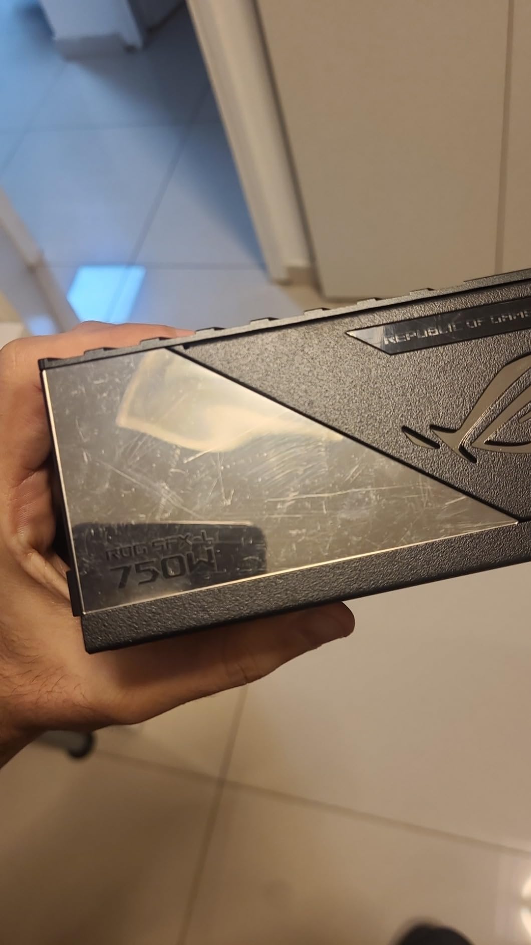 ASUS ROG Loki SFX-L 750W Platinum Fully Modular Power Supply, 80+ Platinum, Lambda A Certified, 120mm PWM ARGB Fan, ATX 3.0, PCIe 5.0 Ready customer photo 1