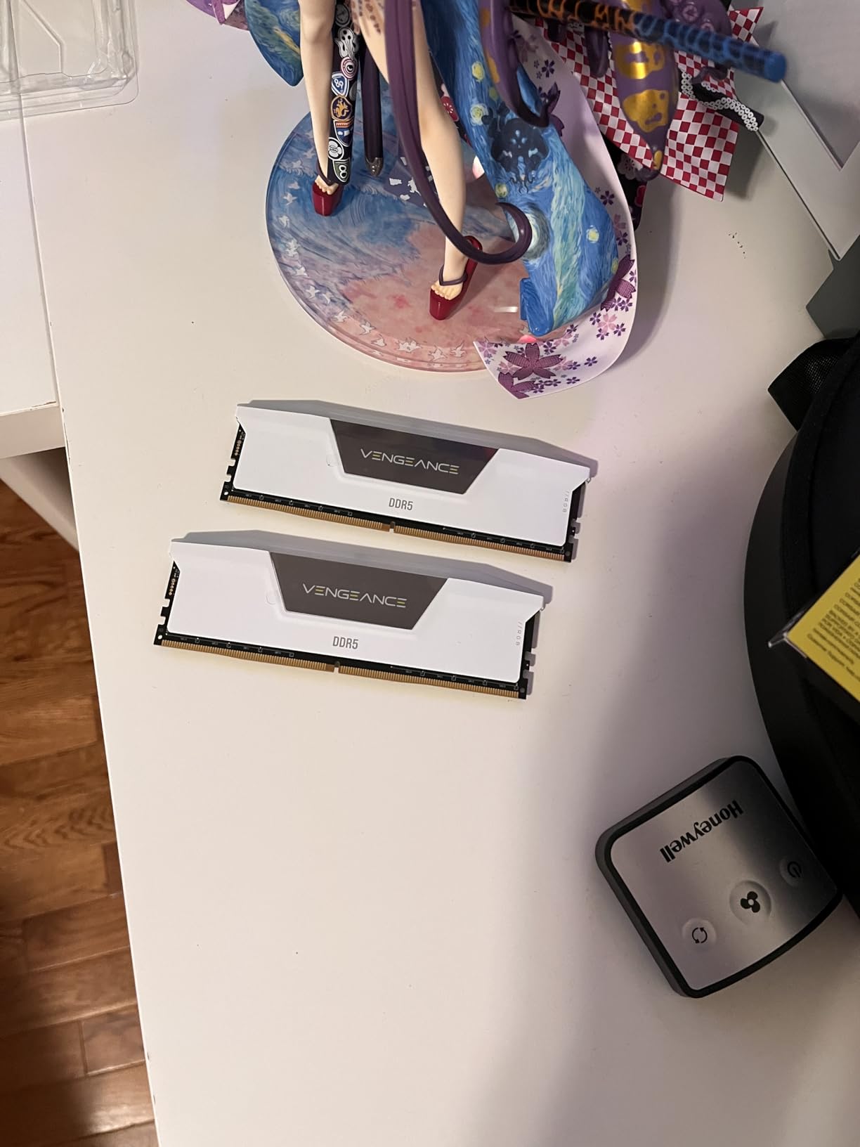 CORSAIR VENGEANCE RGB DDR5 64GB (2x32GB) DDR5 6000MHz CL30 AMD EXPO Intel XMP iCUE Compatible Computer Memory - Gray (CMH64GX5M2B6000Z30) customer photo 1