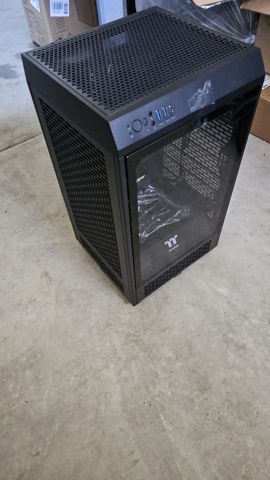Thermaltake Tower 200 Mini-ITX Computer Case, 2x140mm Pre-Installed CT140 Fans, Supports GPU Length Up to 380mm, CA-1X9-00S1WN-00, Black, 3 Year Warranty customer photo 2