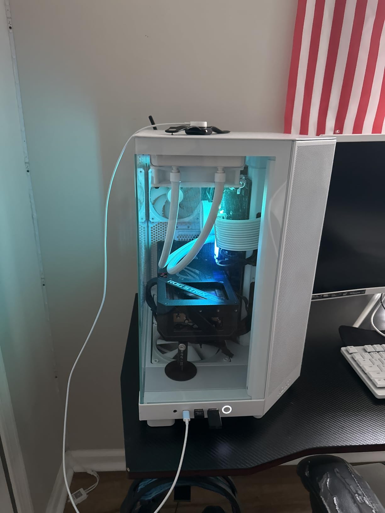NZXT H6 Flow RGB Mid-Tower Airflow Case with 3 RGB Fans, Panoramic Glass Panels, Cable Management - Black customer photo 2