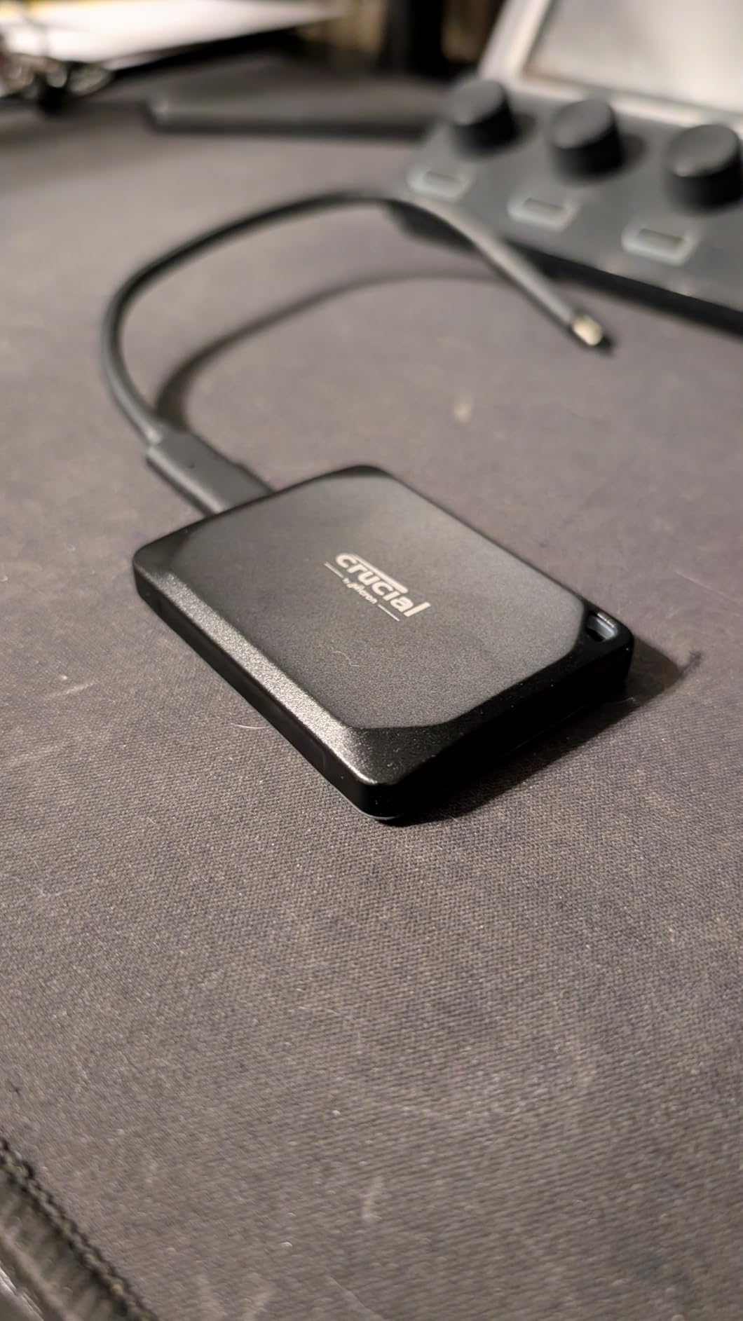 Crucial X10 Pro 1TB Portable SSD, Up to 2100MB/s Read, 2000MB/s Write, USB 3.2 Gen 2 (USB-C), External Solid State Drive (CT1000X10PROSSD902) customer photo 1