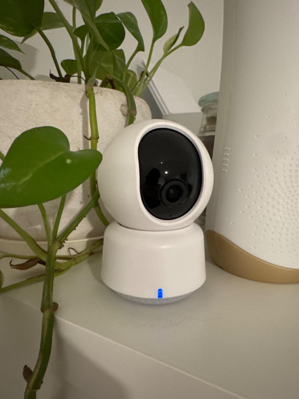 Aqara 2K Indoor Security Camera E1, HomeKit Secure Video Indoor Camera | Pan & Tilt, Two-Way Audio, Night Vision, Person Tracking, Wi-Fi 6, Plug-in Cam Supports HomeKit, Alexa and IFTTT customer photo 1
