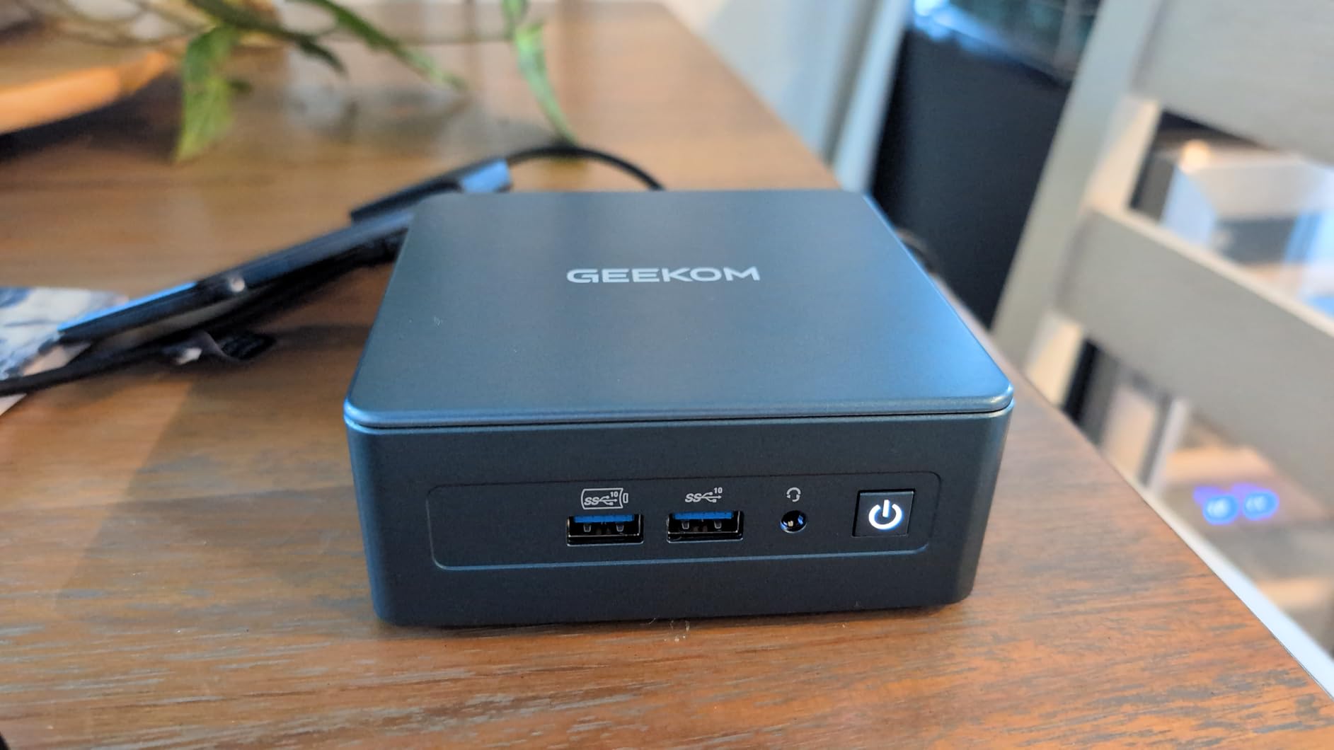 GEEKOM IT13 MAX AI Mini PC, Intel Ultra 9 185H(TDP 65W) Idea Coding/Tasks, 24GB LPDDR5(5600 MT/s) 500GB PCIe 4.0 SSD, 8K Quad Display, WiFi 7, Dual 2.5G LAN, Arc Graphics Gaming/Video customer photo 1