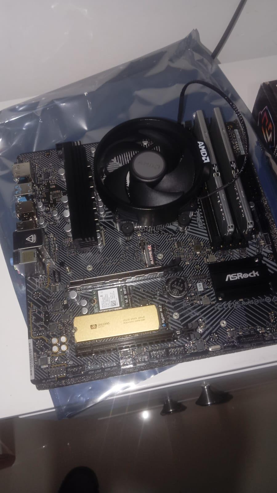 ASRock B650M PG Lightning WiFi 6E AMD Ryzen 9000/8000/7000 Series Socket AM5 B650 DDR5 up to 7200+ (OC) MHz 256 GB SATA3 6.0 Gb/s Micro ATX Motherboard M.2 RGB LED BIOS Flashback customer photo 1