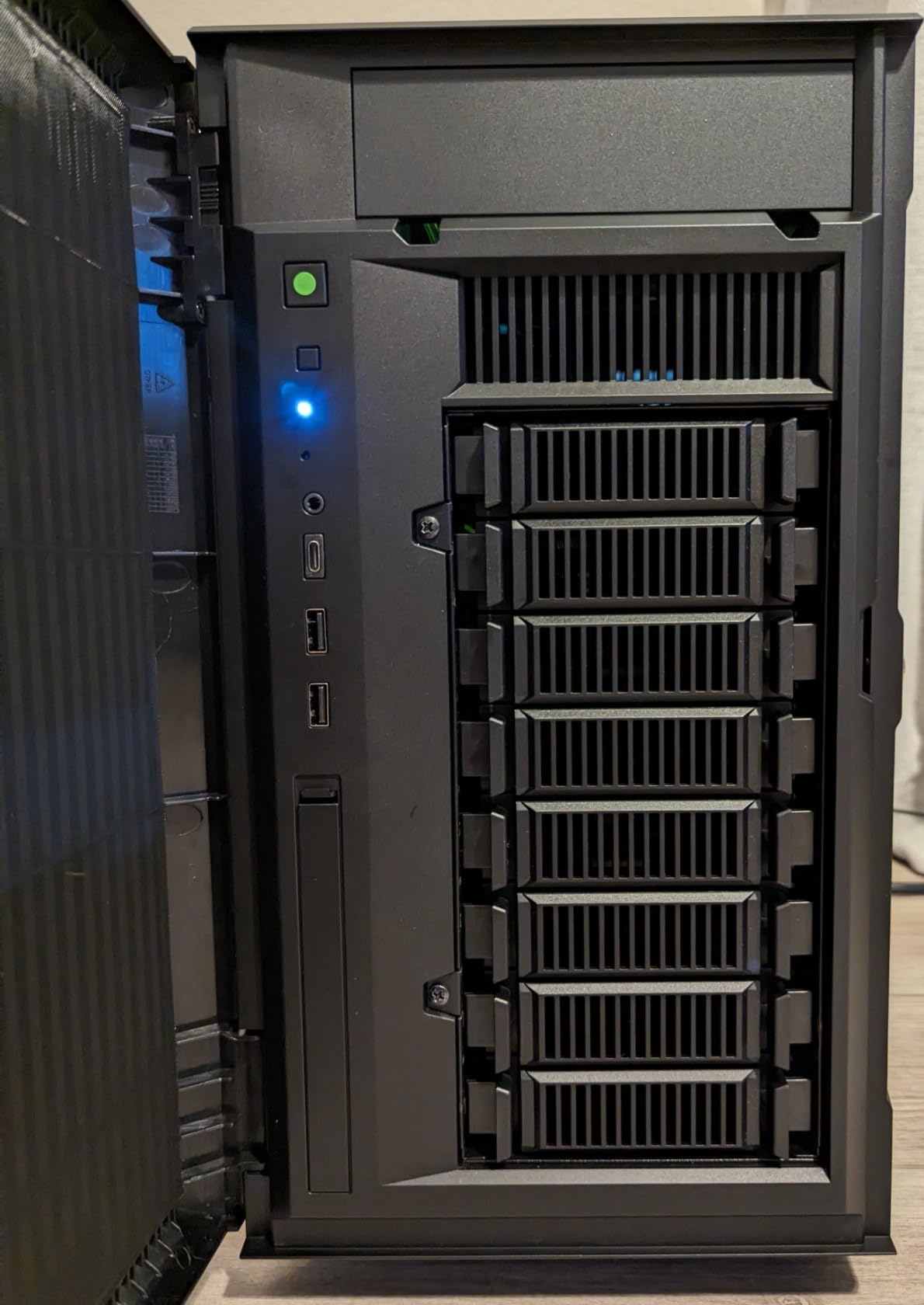 SilverStone Technology CS382 8-Bay SAS-12G / SATA-6G Hot-swappable High Performance Micro-ATX NAS Chassis, SST-CS382 customer photo 2