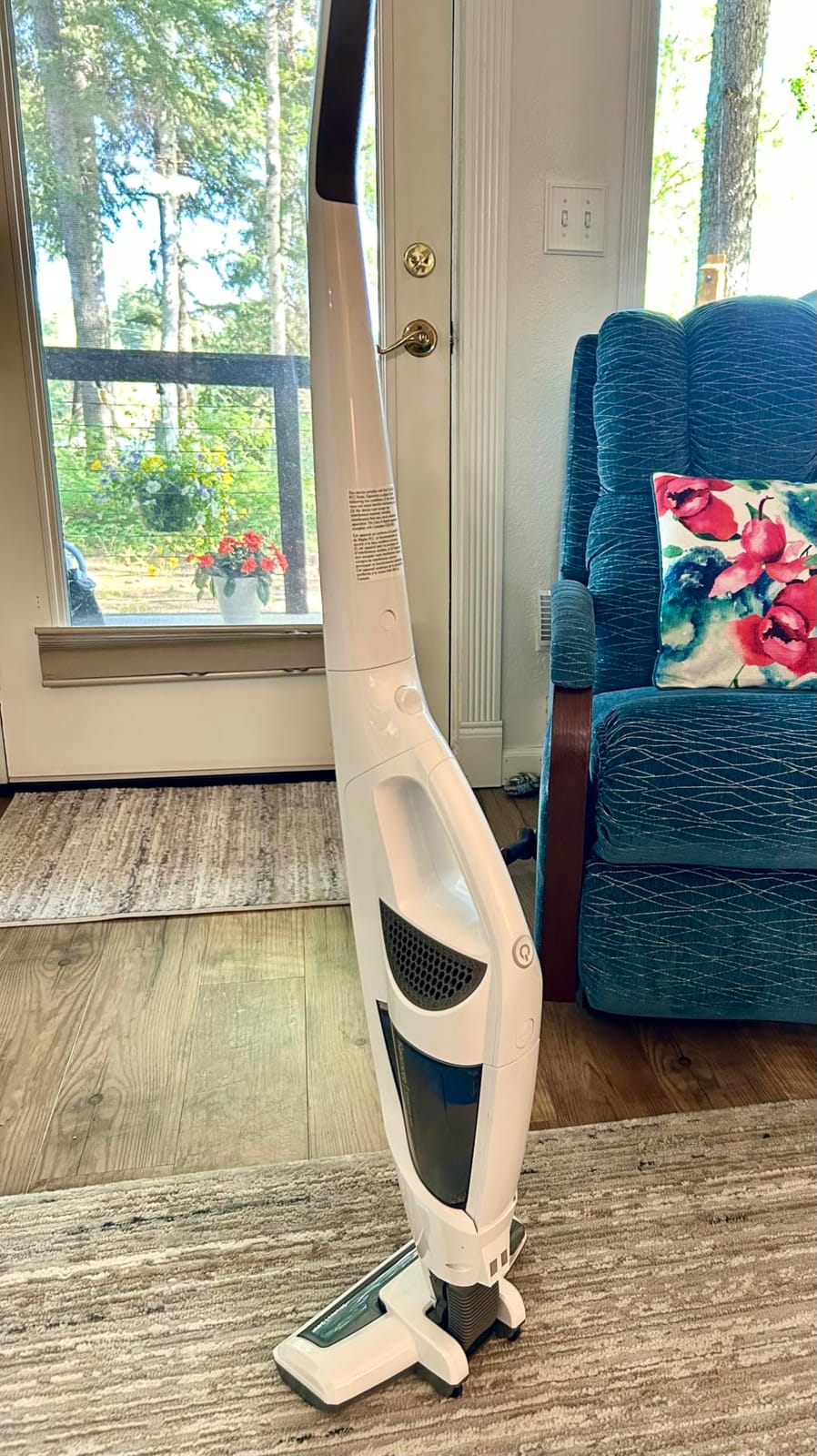 Kenmore DS1020 16V Cordless Stick Vacuum Lightweight 2-in-1 Handheld | LED Headlight with 2-Speed Power Control for Hardwood Floor, Carpet & Pet Hair, Gray-Blue customer photo 1