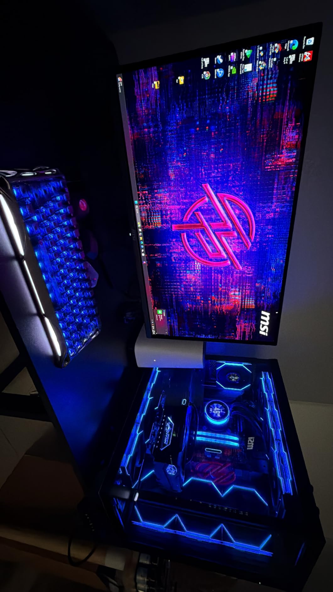 Lian Li O11D EVO RGB Case-Black-O11DERGBX.US | ARGB lighting strips, Up to 420mm radiator, Cable management, Front and side tempered glass panels, Reversible chassis customer photo 1