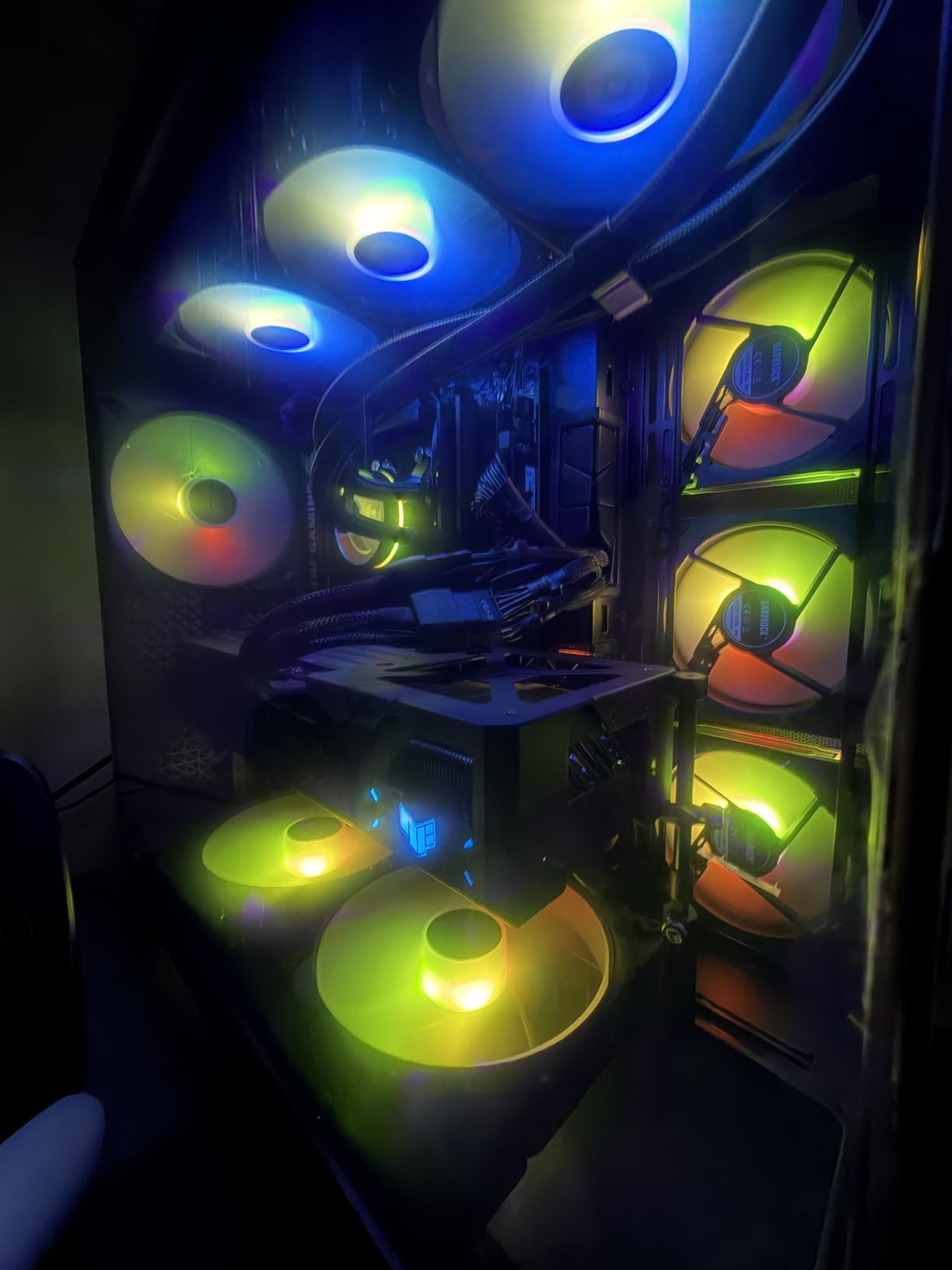 Antec C8 ARGB Full-Tower E-ATX PC Case, 3 ARGB PWM Fans, Black | 3 ARGB PWM Fans Included, Seamless Tempered Glass Front & Side Panels, RTX 40 Series GPU Support, 360mm Radiator, USB Type-C customer photo 2