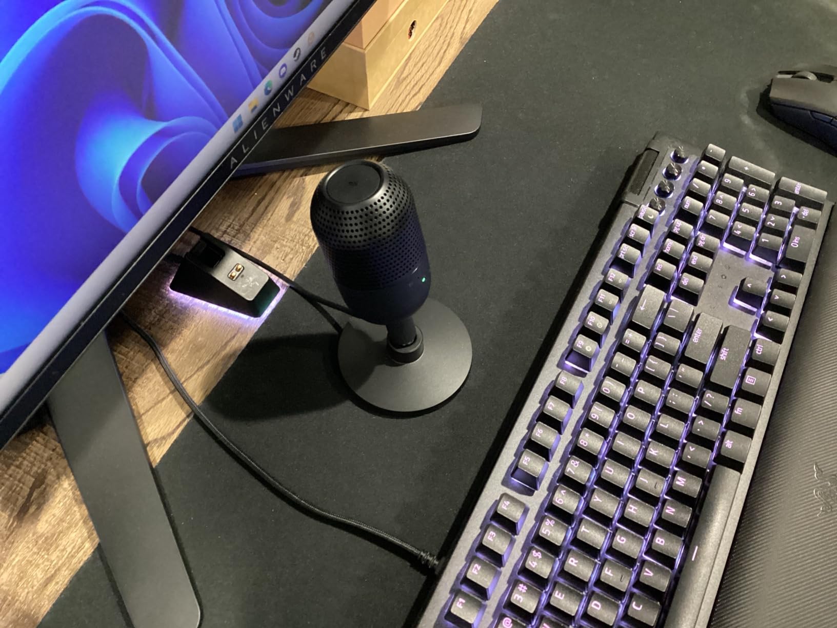 Razer Seiren V3 Mini USB Microphone, Supercardioid Condenser Mic customer photo 2
