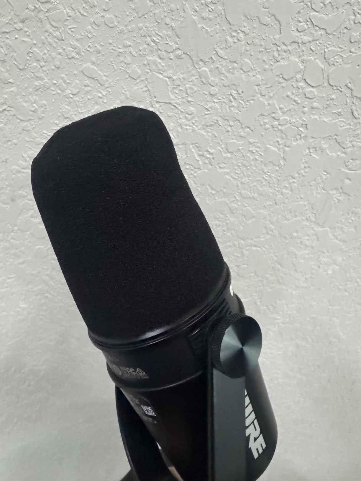 Shure MV7+ USB-C & XLR Podcast Dynamic Mic with Stand - Black | OBS-certified USB-C and XLR dynamic mic with stand, LED touch panel, auto level and pop filter for podcasting customer photo 1