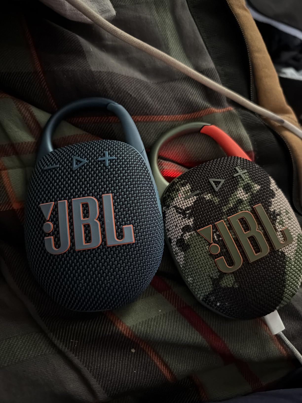 JBL Clip 5 - Ultra-Portable, Waterproof & Dustproof Bluetooth Speaker, Big JBL Pro Sound with Punchy bass, Integrated Carabiner, Up to 12 Hours of Play, Made in Part with Recycled Materials (Blue) customer photo 2
