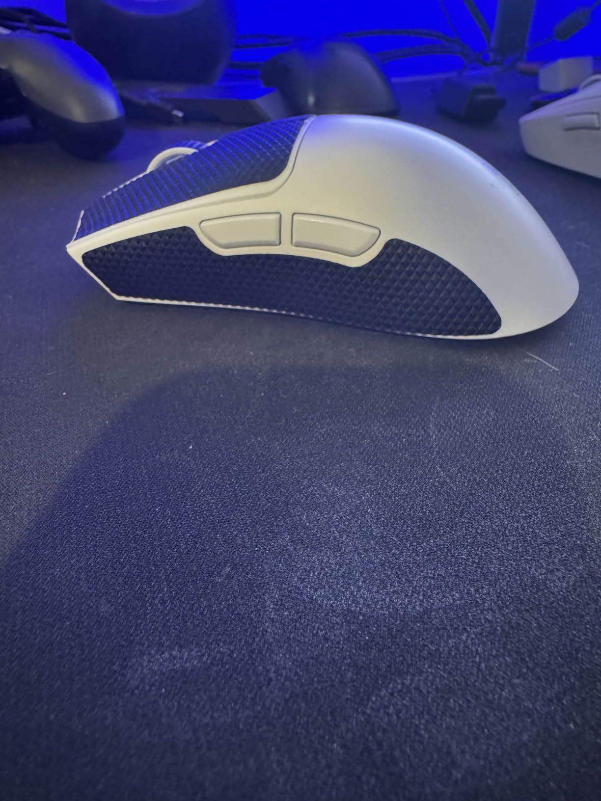 Razer Viper V3 Pro Wireless Esports Gaming Mouse, 55g Lightweight, White | 35K DPI Optical Sensor, Gen3 Optical Switches, 8 Programmable Controls, 95 Hr Battery, 8000 Hz Polling Rate, for PC & Mac customer photo 2