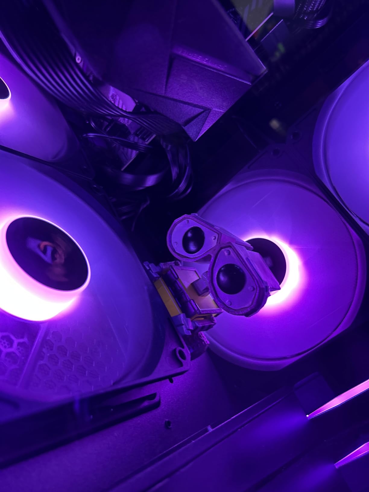 Antec C5 ARGB Mid-Tower ATX PC Case, 7 ARGB PWM Fans Included, 270 Degree Seamless Tempered Glass, Dual-Chamber, Back-Connect Motherboard, 360mm Radiator Support customer photo 2