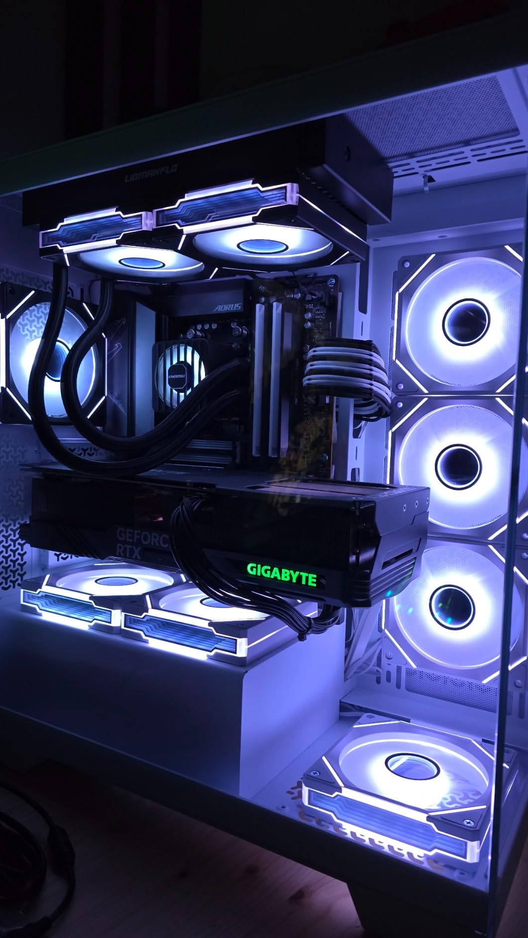 CORSAIR 3500X Mid-Tower ATX PC Case - Panoramic Tempered Glass - Reverse Connection Motherboard Compatible - No Fans Included - Black customer photo 1