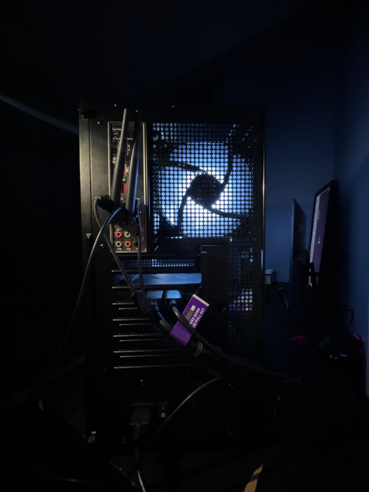 Thermaltake View 270 Plus TG ARGB Snow Mid Tower E-ATX Case; 3x120mm ARGB Fans Included; Support Up to 360mm Radiator; Front & Side Dual Tempered Glass Panel; White customer photo 2