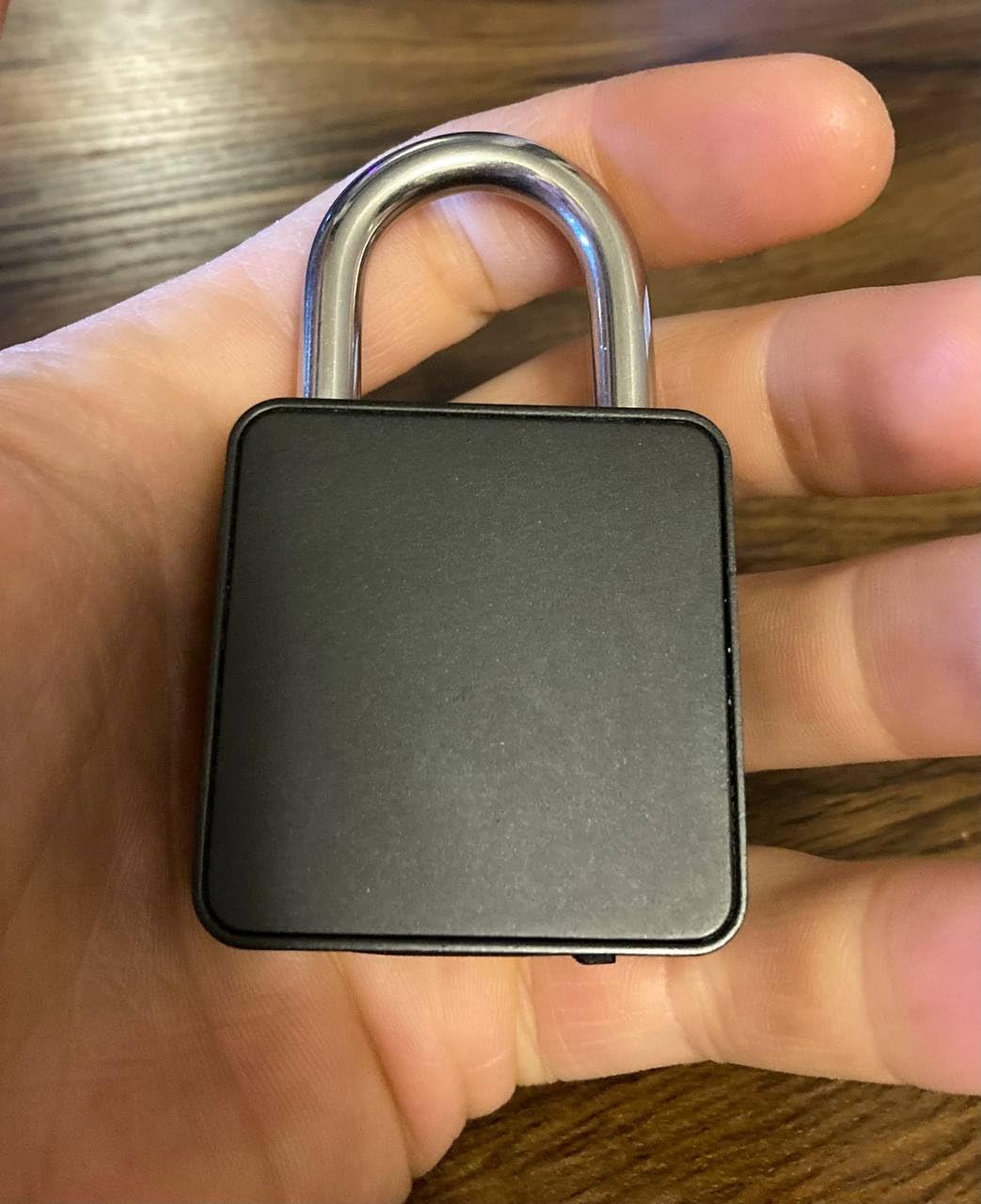 eLinkSmart Fingerprint Gym Locker Lock, Keyless Biometric Padlock, Weatherproof Electronic Digital Bluetooth App Smart Combination Pad Lock for Outdoor Fence Gate Storage Unit Pool Shed - Black customer photo 2