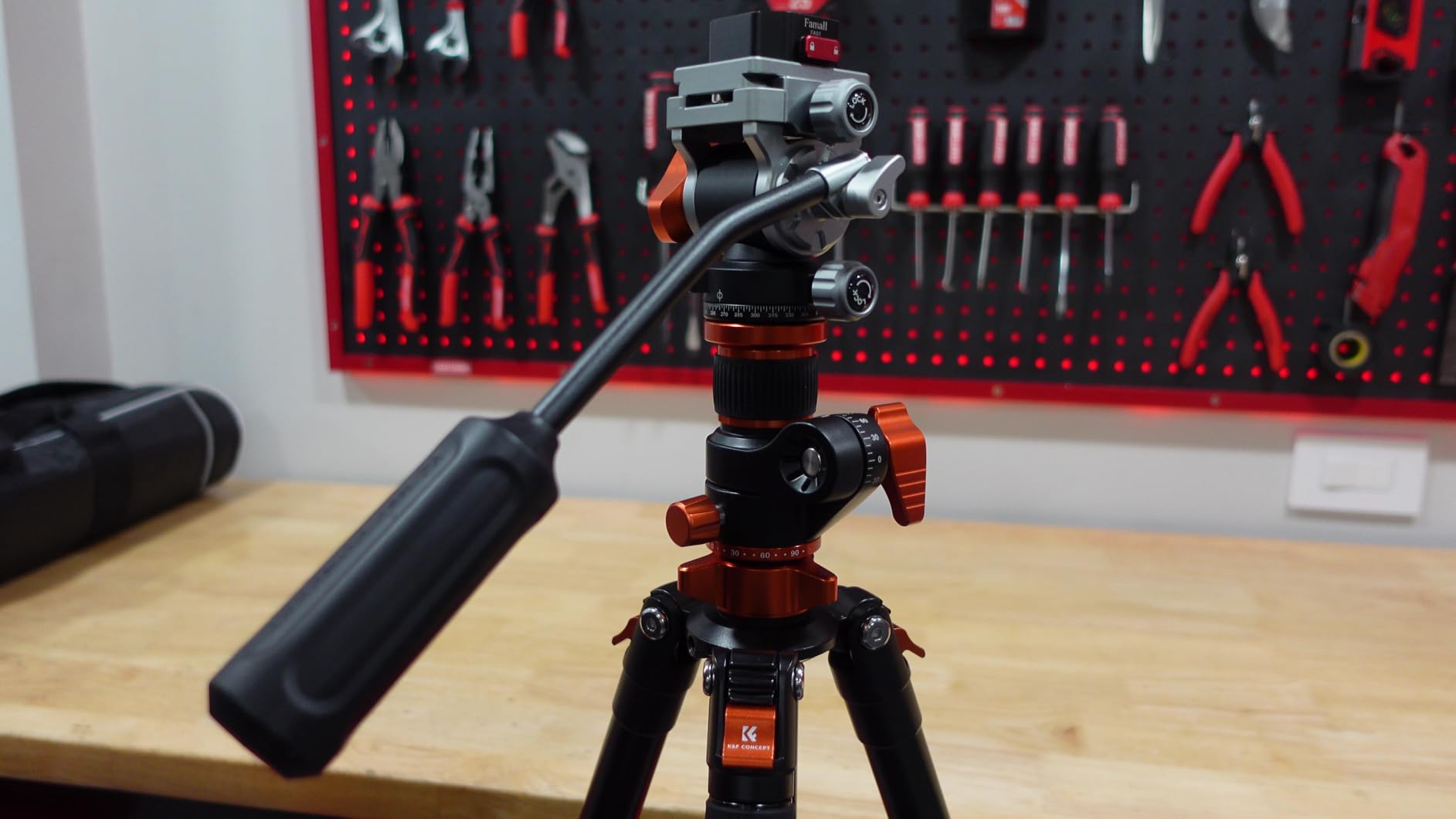 K&F CONCEPT 90''/230cm Horizontal Fluid Head Camera Tripod | Heavy Duty Overhead Shooting Video Tripods, Center Column, Detachable Monopod, for Indoor and Outdoor Use T254A7+FH-03 customer photo 1