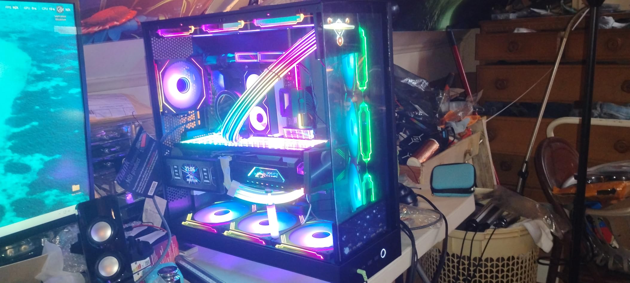 GIGABYTE X870E AORUS Master Motherboard - Supports AMD Ryzen 9000 CPUs, 16+2+2 Phases Digital VRM, up to 8200MHz DDR5 (OC), 4xPCIe 5.0 + 4xM.2, Wi-Fi 7, 5GbE LAN, USB 3.2 Gen 2x2 customer photo 1