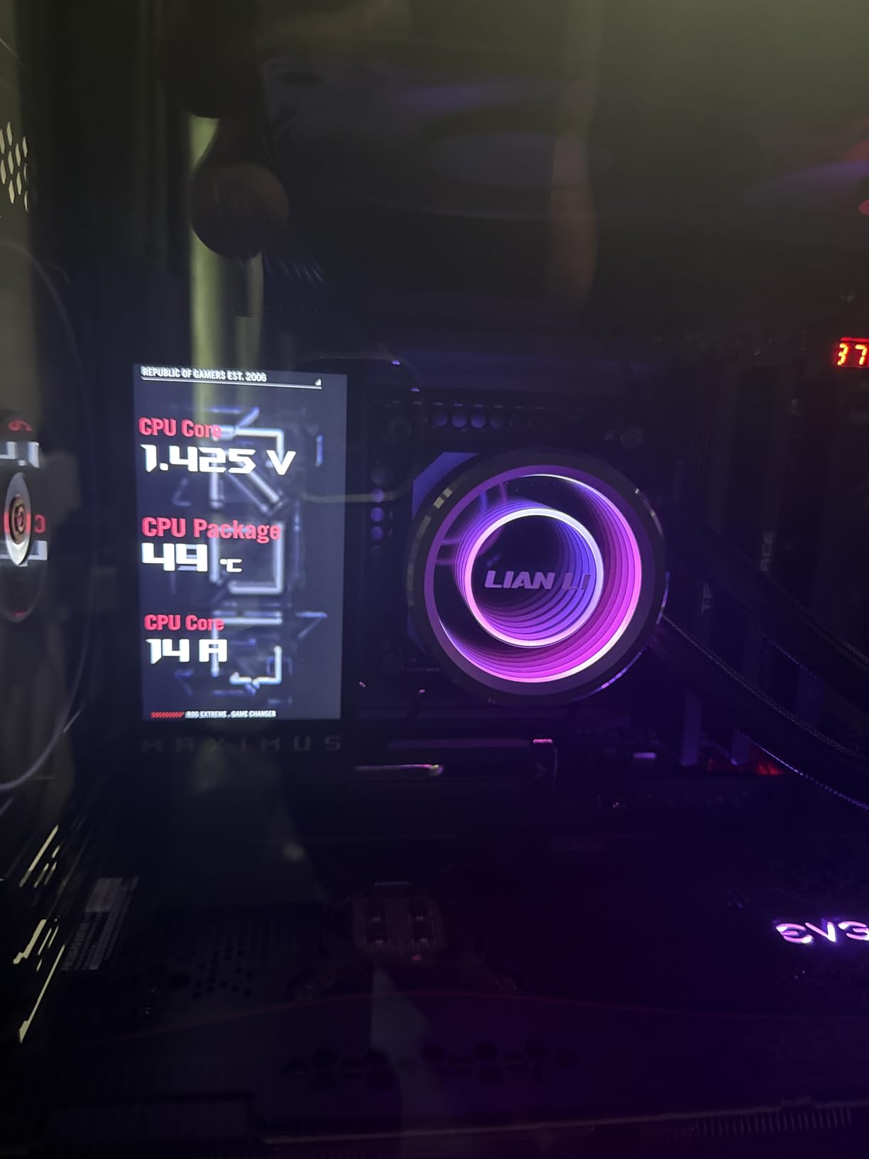 ASUS ROG MAXIMUS Z890 EXTREME Intel Z890 LGA 1851 E-ATX Motherboard, Advanced AI PC-Ready, 24+2+1+2 stages, DDR5, WiFi 7, 2.5G/10G LAN, PCIe 5.0 M.2, Thunderbolt 5, USB Type-C, AI OC, 5 inch LCD Screen customer photo 2