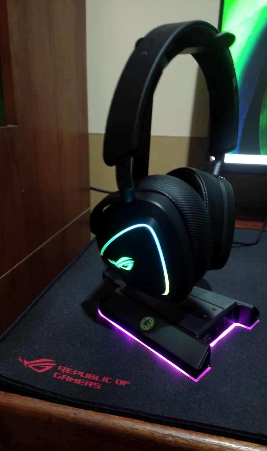 ASUS ROG Delta II Wireless Gaming Headset with Detachable Mic - Black | Tri-Mode (BT 2.4GHz via ROG SpeedNova, 3.5mm), 50mm Titanium Drivers, 110hr Battery, DualFlow Audio for PC, Switch, PS5, Xbox customer photo 1