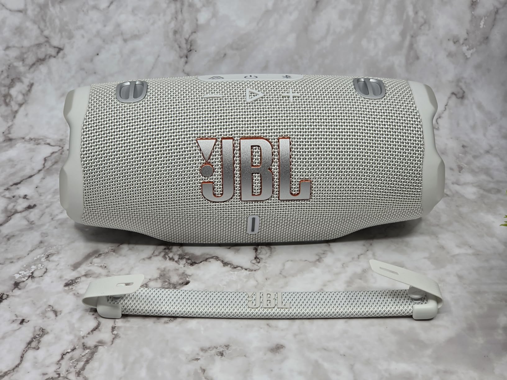 JBL Charge 6 Portable Bluetooth Speaker, Waterproof, Drop-Proof - Camo customer photo 1