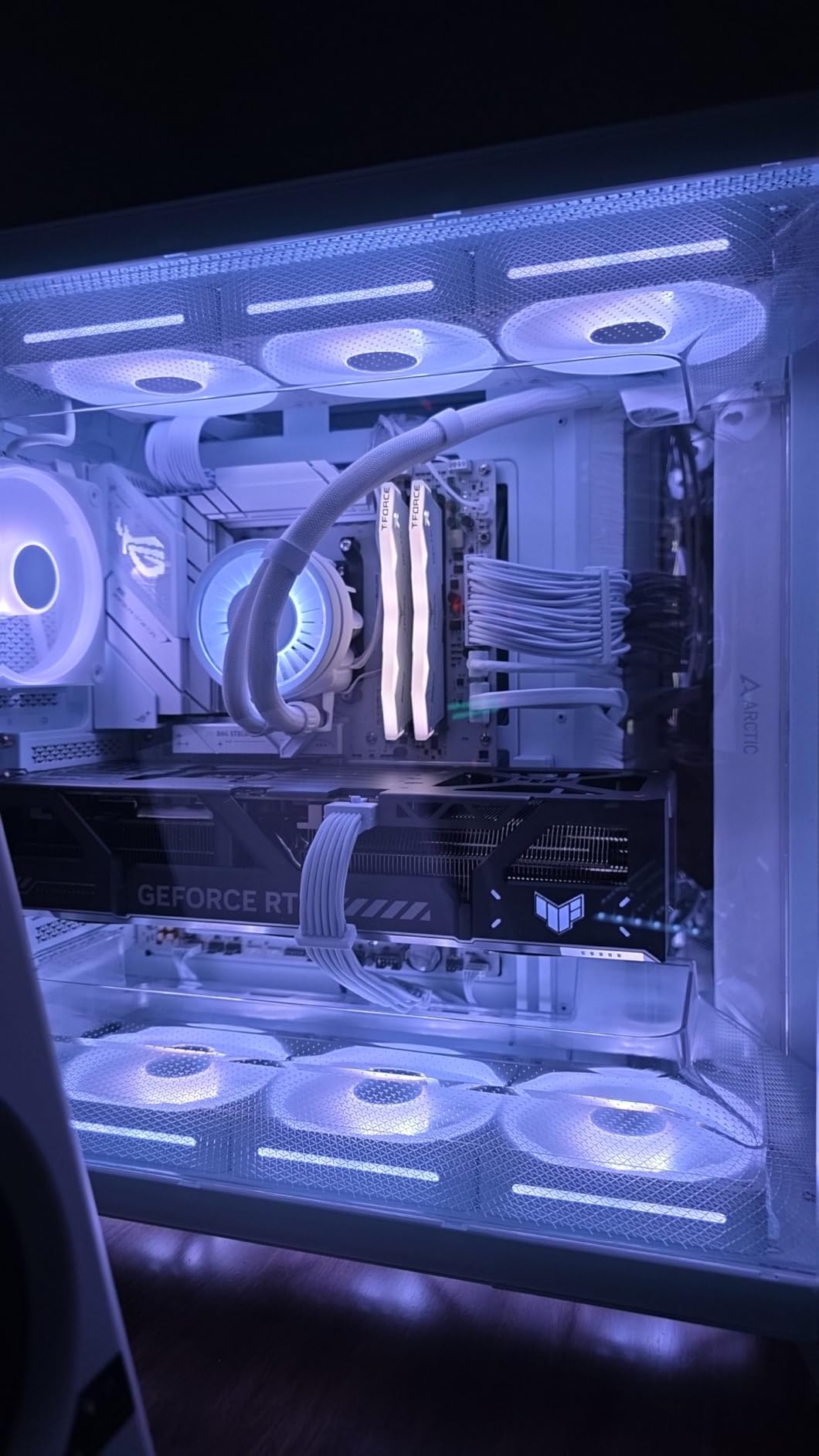 ASUS TUF Gaming NVIDIA GeForce RTX 5090 32GB GDDR7 Graphics Card (PCIe 5.0, HDMI/DP 2.1, 3.6-Slot, Vapor Chamber) customer photo 1