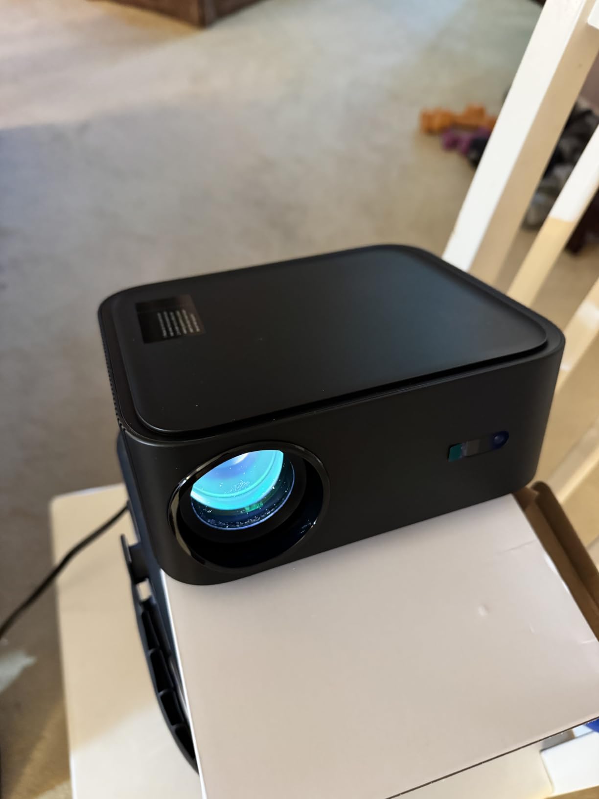 HAPPRUN 4K Projector, 1500 ANSI Lumens Built-in Streaming App Full HD Smart Projector, Wi-Fi and Bluetooth, Dolby Audio, 300-inch Large Screen customer photo 2