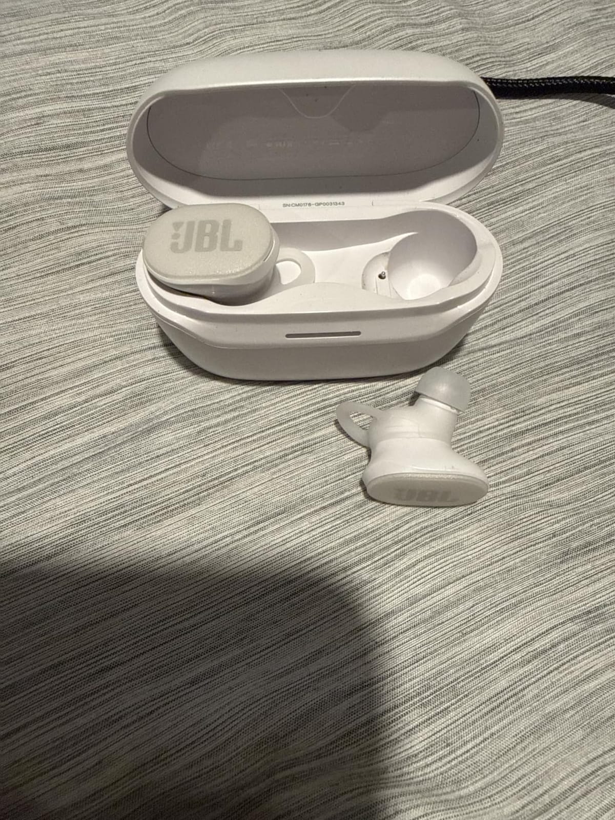 JBL Endurance Race 2 - True Wireless Earbuds, Waterproof and dustproof, Ergonomic wing enhancer with Twistlock technology, Enhance your work-out with Sports Mode, Blue customer photo 2