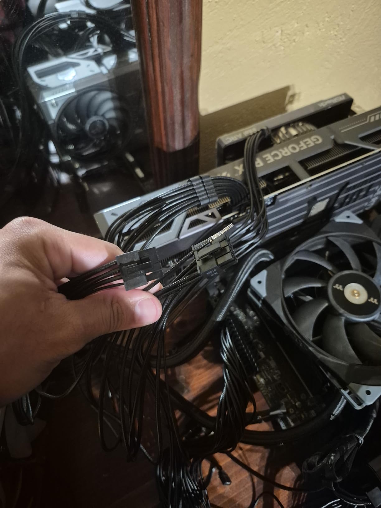 CORSAIR HX1500i (2025) Fully Modular Ultra-Low Noise ATX Power Supply with 12V-2x6 Cable - ATX 3.1 & PCIe 5.1 Compliant, Cybenetics Platinum Efficiency, Fluid Dynamic Bearing Fan - Black customer photo 1