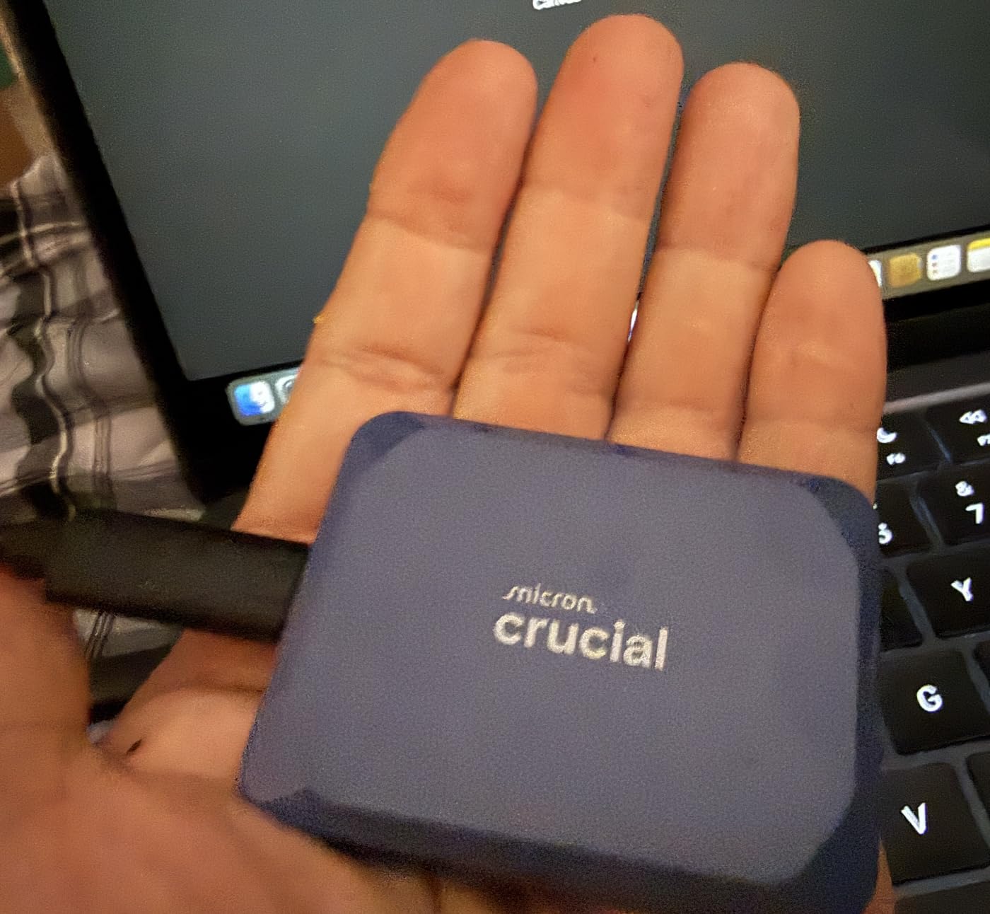 Crucial X10 1TB Portable SSD, Up to 2,100MB/s, USB 3.2 USB-C, External Solid State Drive, Compatible with Windows, Mac & Android, Durable Storage for Games, Photos & Files, Blue - CT1000X10SSD9-02 customer photo 2