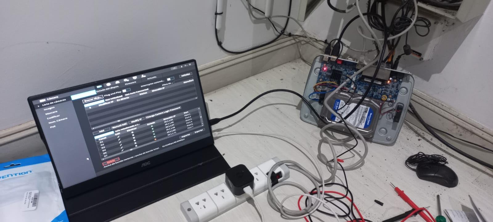 AOC 16T20 Portable Monitor 15.6