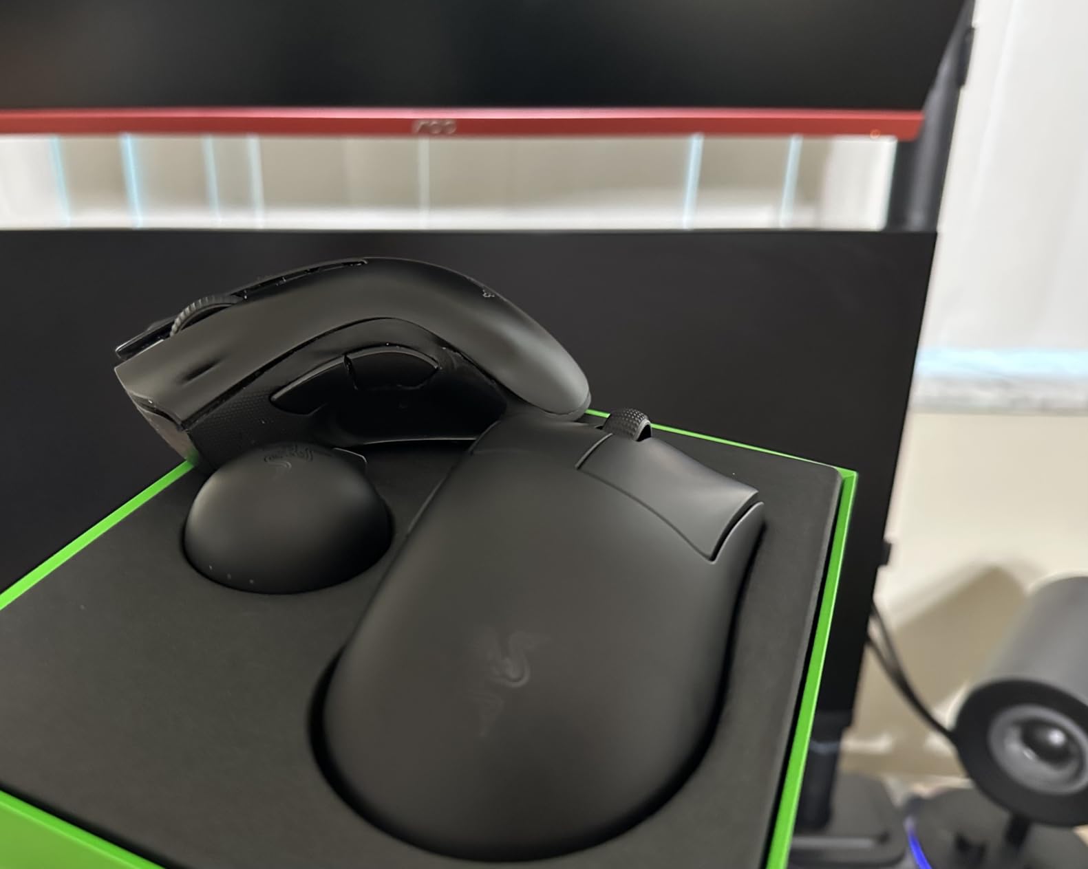 Razer DeathAdder V4 Pro Wireless Gaming Mouse, 56g, 45K Sensor, 8K Polling customer photo 2