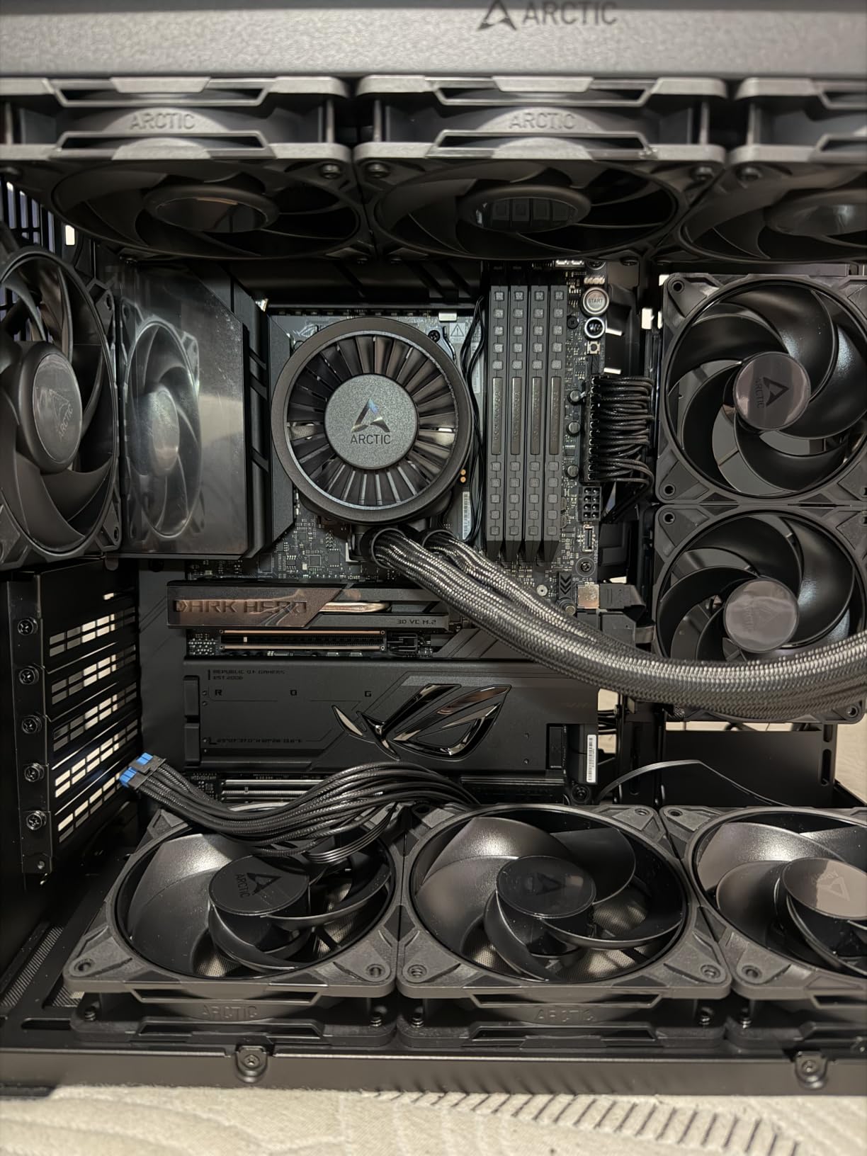 LIAN LI O11D MINI V2 | Compact ATX Mid-Tower Airflow Computer Case | Panoramic View | Fully Ventilated Airflow | Adjustable I/O | Pillar-Less | Cable Management | White (O11DMIV2W) customer photo 2