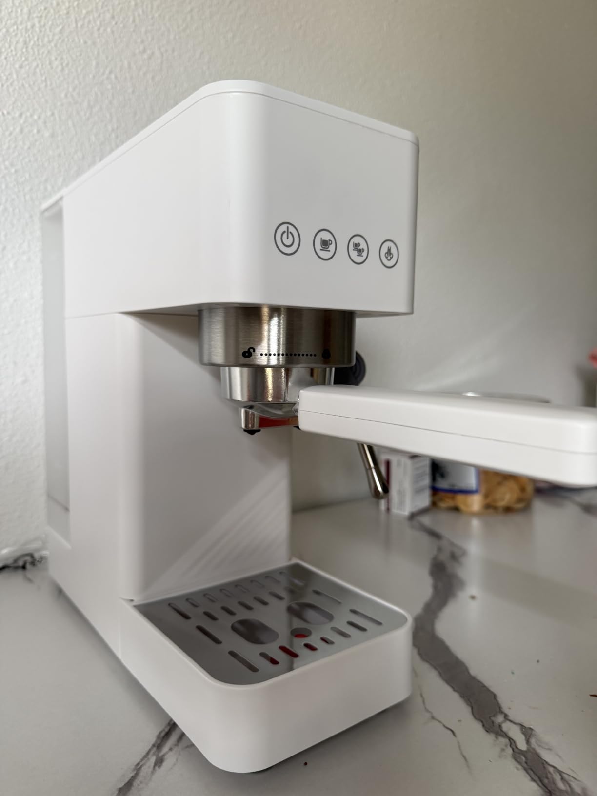 AMZCHEF Compact Espresso Machine 20 Bar, Americano, Latte & Cappuccino, One-Touch Brewing, 30s Heat-Up, PID Control, 50oz Tank, White customer photo 1