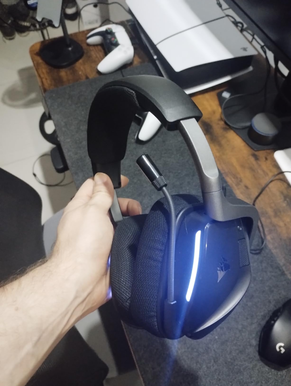 Corsair Void v2 MAX Wireless PC PS5 PS4 Switch Gaming Headset - Black | Clear Microphone, Dolby Atmos, SoundID Technology, Up to 70Hr, Fast Charging, Simultaneous Connectivity, 2.4GHz, Mobile customer photo 2