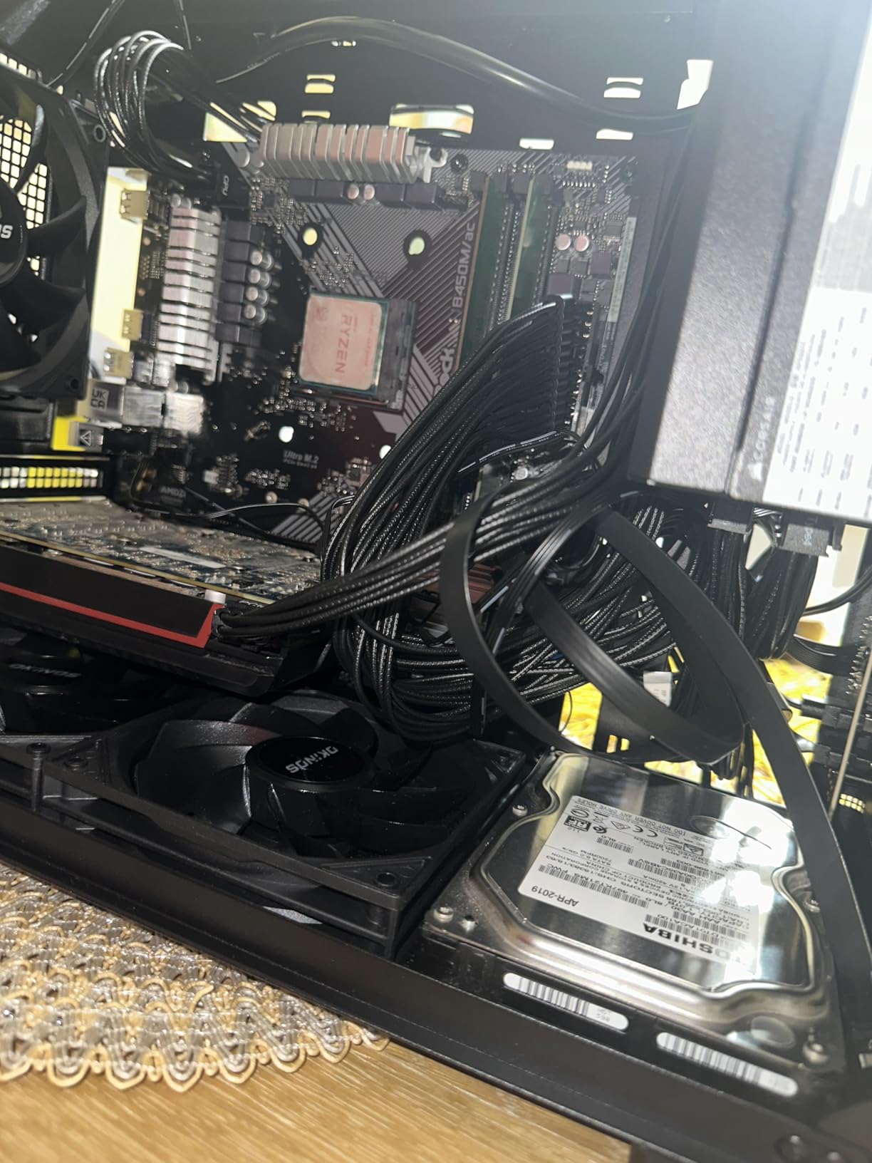 CORSAIR RM750e ATX 3.1 PCIe 5.1 Ready Fully Modular 750W Power Supply - 12V-2x6 Cable Included, Cybenetics Gold Efficiency, 105C-Rated Capacitors, Modern Standby Mode - Black customer photo 1