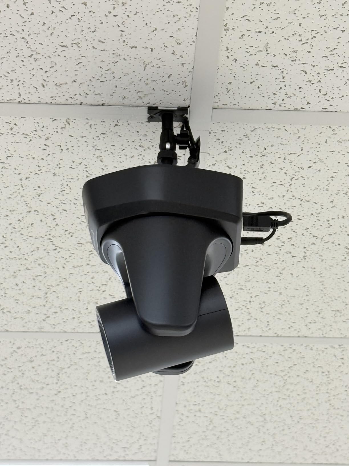 TONGVEO 4K AI PTZ Camera with Auto Tracking and 20X Optical Zoom, Conference Room Webcam, Ideal for Church Worship, Live Streaming customer photo 1